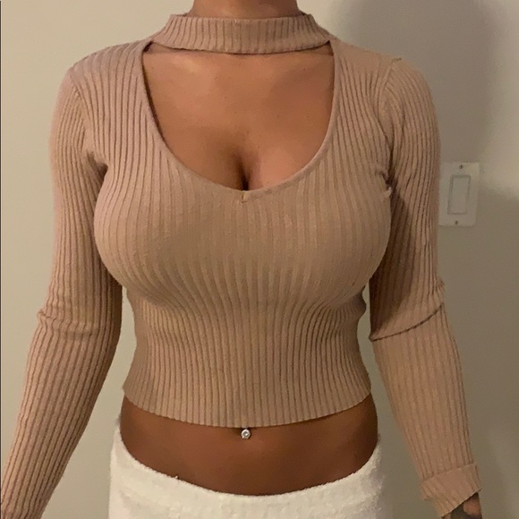 Long sleeve v neck w/ choker - Picture 2 of 2
